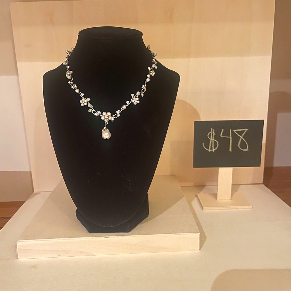 PEARL INSPIRED FLORAL NECKLACE
